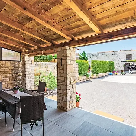 Marlen By Interhome 罗维尼村